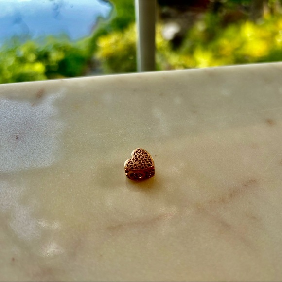 Pandora Moments Rose Gold Filled with Romance Heart Charm - Picture 3 of 3